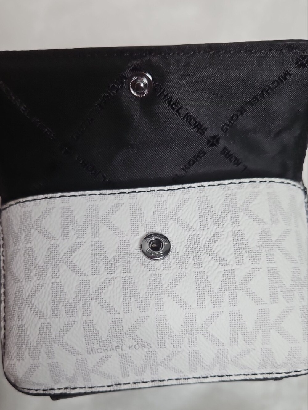 Michael Kors Micro Camera Bag With Landyard -Bright White - Picture 5 of 8